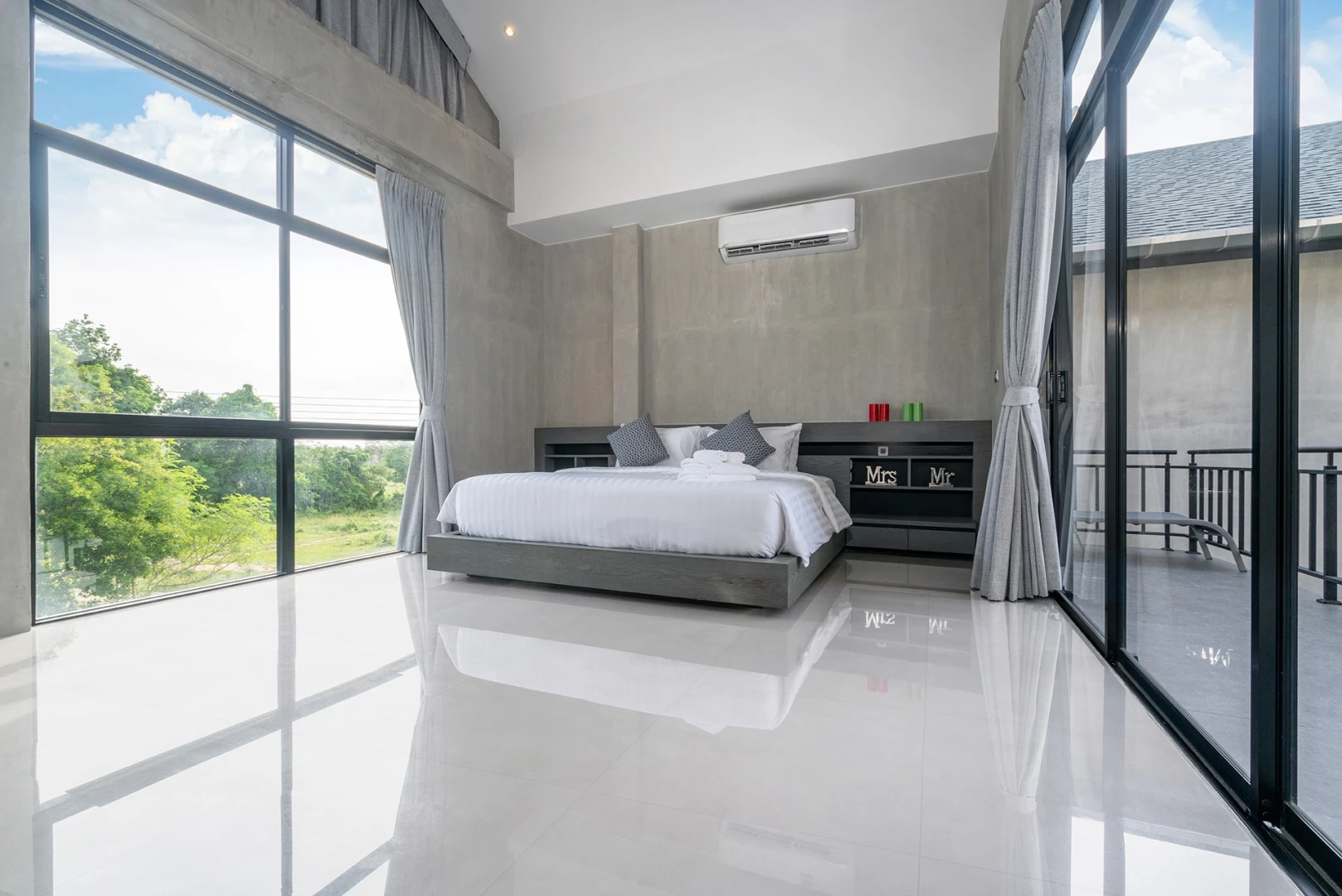 Porcelanato Barcelona Plata 84x84 Delta Esmaltado Polido Cx 2,80m2