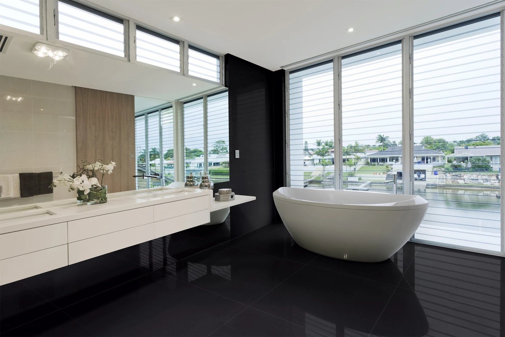 Porcelanato Nero 84x84 Delta Esmaltado Polido Cx 2,80m2
