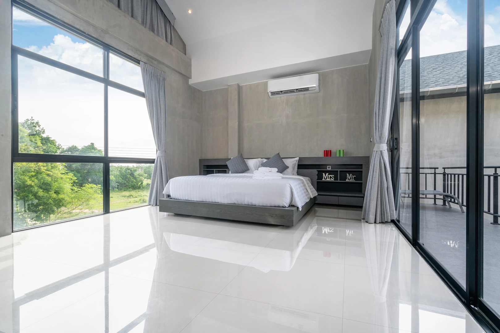 Porcelanato Barcelona Off White 84x84 Delta Polido Cx2,80m2